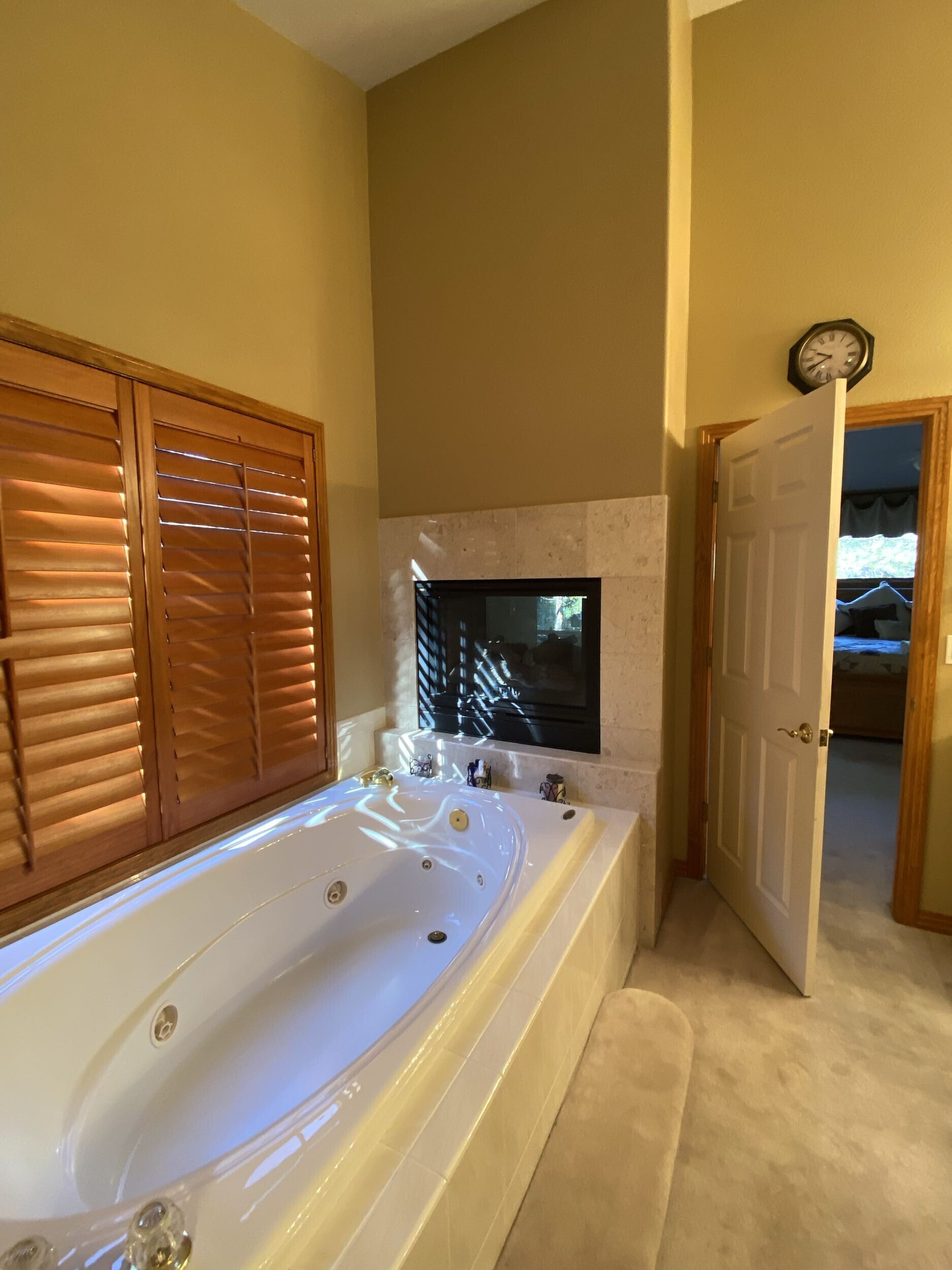 Tub & Fireplace - Before